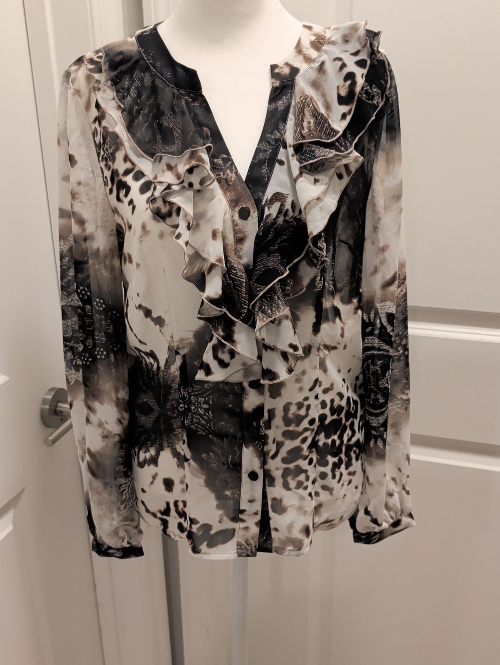 Tribal Size 4 Pre- Owned Ruffled Animal Paisley-Print  Blouse in Black and Cream